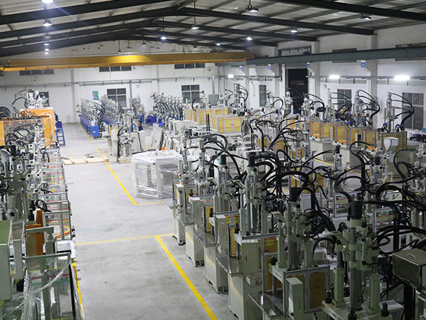 小型注塑機(jī)